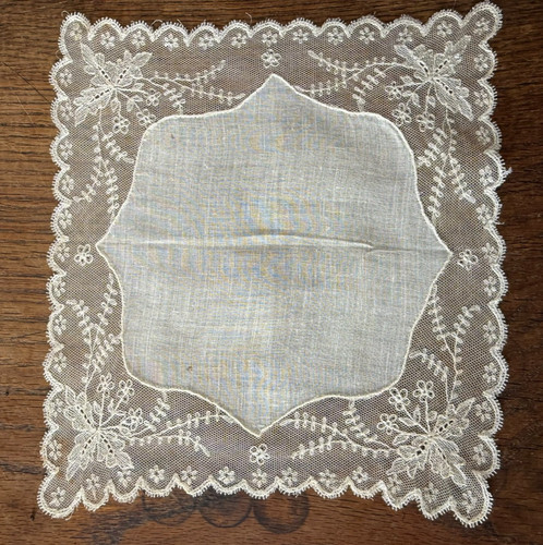 Dentelle ancienne mouchoir - -,