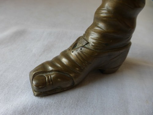 Ancien pied bronze