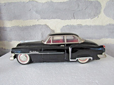 Ancienne voiture CADILLAC a