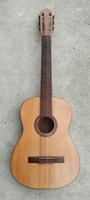ancienne guitare acoustique