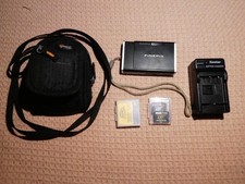 Fujifilm FinePix Z1 Digital Camera TESTED AND WORKING w/ 2 Batteries, Case & 2XD