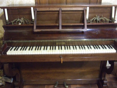 Piano droit pleyel - bon, etat