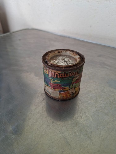 Ancienne boîte peinture - de,