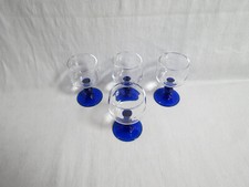 4 verres à vin pied bleu