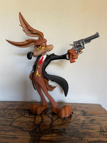 Figurine coyote gangster - figurine,