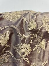 Tissu soie brodée de roses