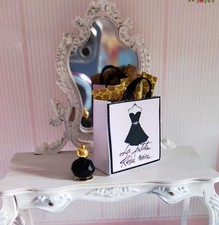 1 sac la petite robe noire miniature et son petit Flacon pour poupée sylvanians