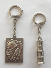 2 PORTE CLES EN METAL ARGENTE/