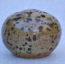 Pique Fleurs en Grès pyrité