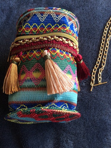 Joli sac main pompons - joli,