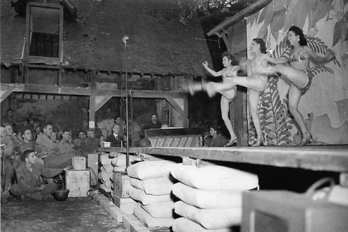Ww2 photo french cancan à - cancan,