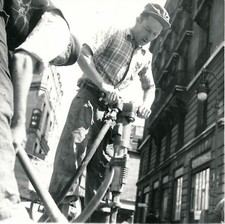 PARIS c. 1950 - Piqueur Hammer Worker - NV 2789