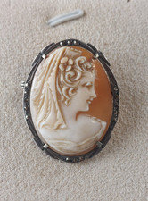 Ancien pendentif  / broche camée, décor marcassite, en argent