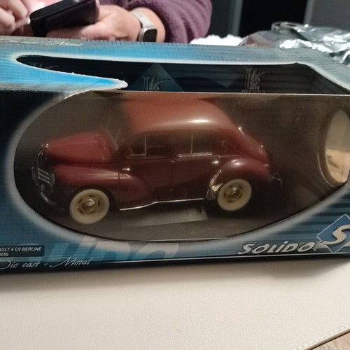 Solido voiture miniature rouge