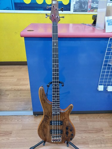 Guitare basse électrique
