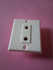 1 Prise deux pôles Sans terre