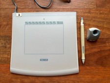 Wacom Intuos Graphics Tablet GD-0405-U + stylus pen + holster