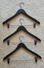 Lot de 3 cintres en bois Noir