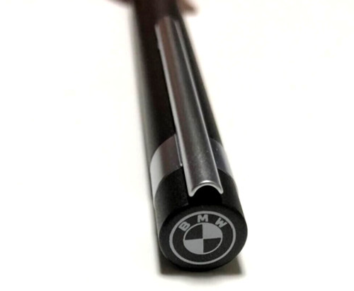 Stylo bille torsadé noir - à,