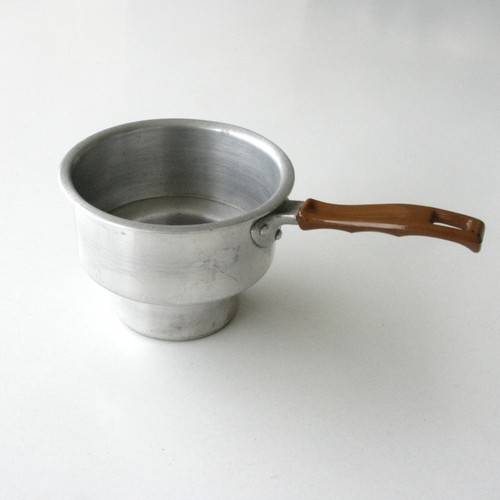 Très ancienne casserole - très,