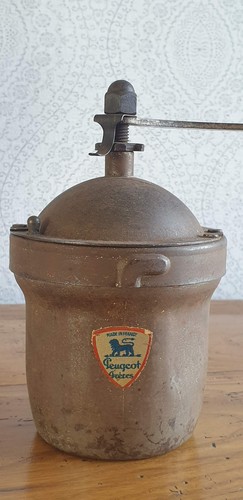 Ancien moulin café peugeot - à,