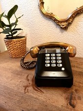 Téléphone vintage noir et