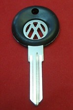 V33-P VOLKSWAGEN VANAGON TRANSPORTER VW LOGO KEY 1979-1992 Type 2 T3 WESTFALIA 
