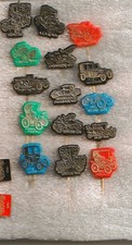 15 different plastic dutch '60's badges with oldtimer cars