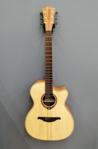 Guitare acoustique électrique