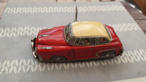 Voiture vintage tôle