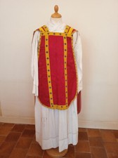 Chasuble rouge en damassé de