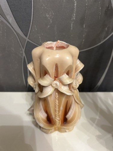 Grande bougie sculptée