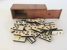 4 ⚜️ Old Toy Board Game Wooden Box 28 Dominoes Vintage