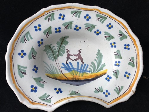 Plat barbe faience - à,
