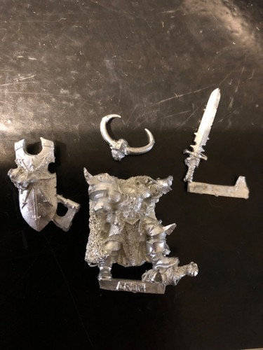 Crom conquérant chaos lord - le,