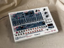 Synthétiseur Roland SH-32 4