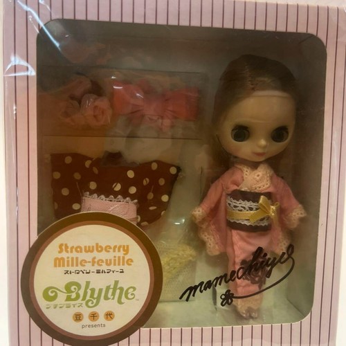 Petite blythe strawberry - blythe,