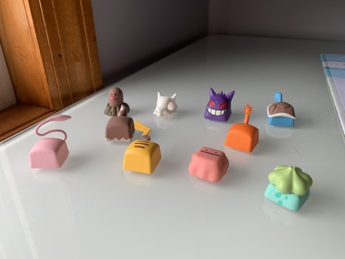 Pokemon figurines lot keyboard - pokemon,