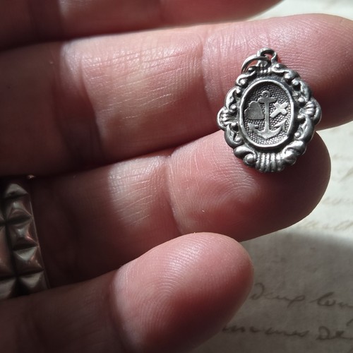 Pendentif reliquaire vertus - pendentif,