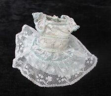 JOLIE PETITE ROBE ANCIENNE  EN DENTELLE POUR POUPEE ANCIENNE ET JUPON / TBE
