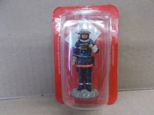 SOLDAT DE PLOMB DE COLLECTION : DELPRADO  POMPIER TENUE DE FEU FRANCE 2002