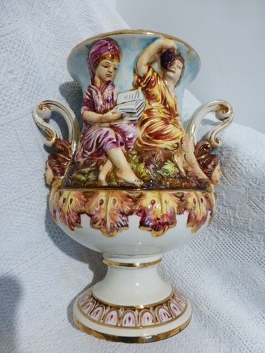 Capodimonte grand vase - -,