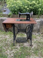 MACHINE A COUDRE  SINGER Avec Table