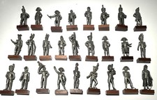 27 Figurines en étain Les
