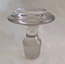 Grand Bouchon De Carafe En Cristal Forme Ronde Et Plate "Soucoupe Volante"