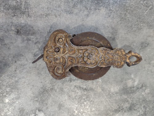 Ancienne poulie fonte - en,