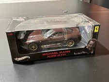 Miniature auto FERRARI 1/18