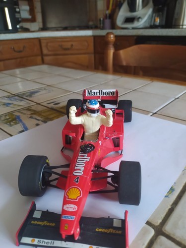 Figurine résine a - 1,