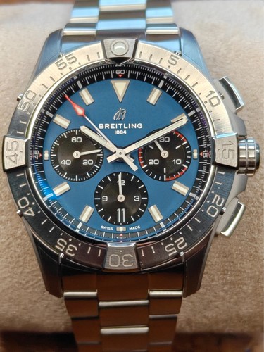 Unworn breitling avenger b01 - breitling,