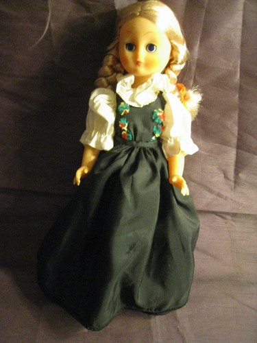 Poupée costume traditionnelle - poupée,